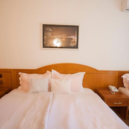 Hotel Tourist - Metropol Lake Resort オフリド エクステリア 写真