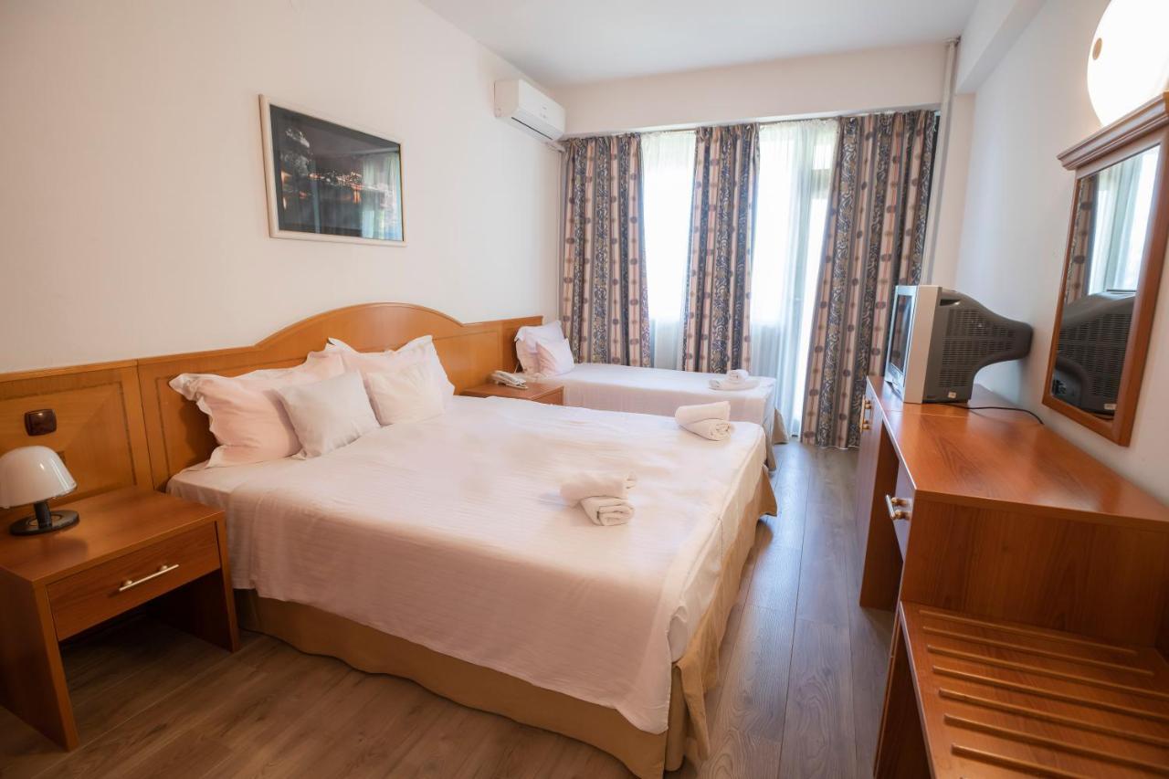 Hotel Tourist - Metropol Lake Resort オフリド エクステリア 写真