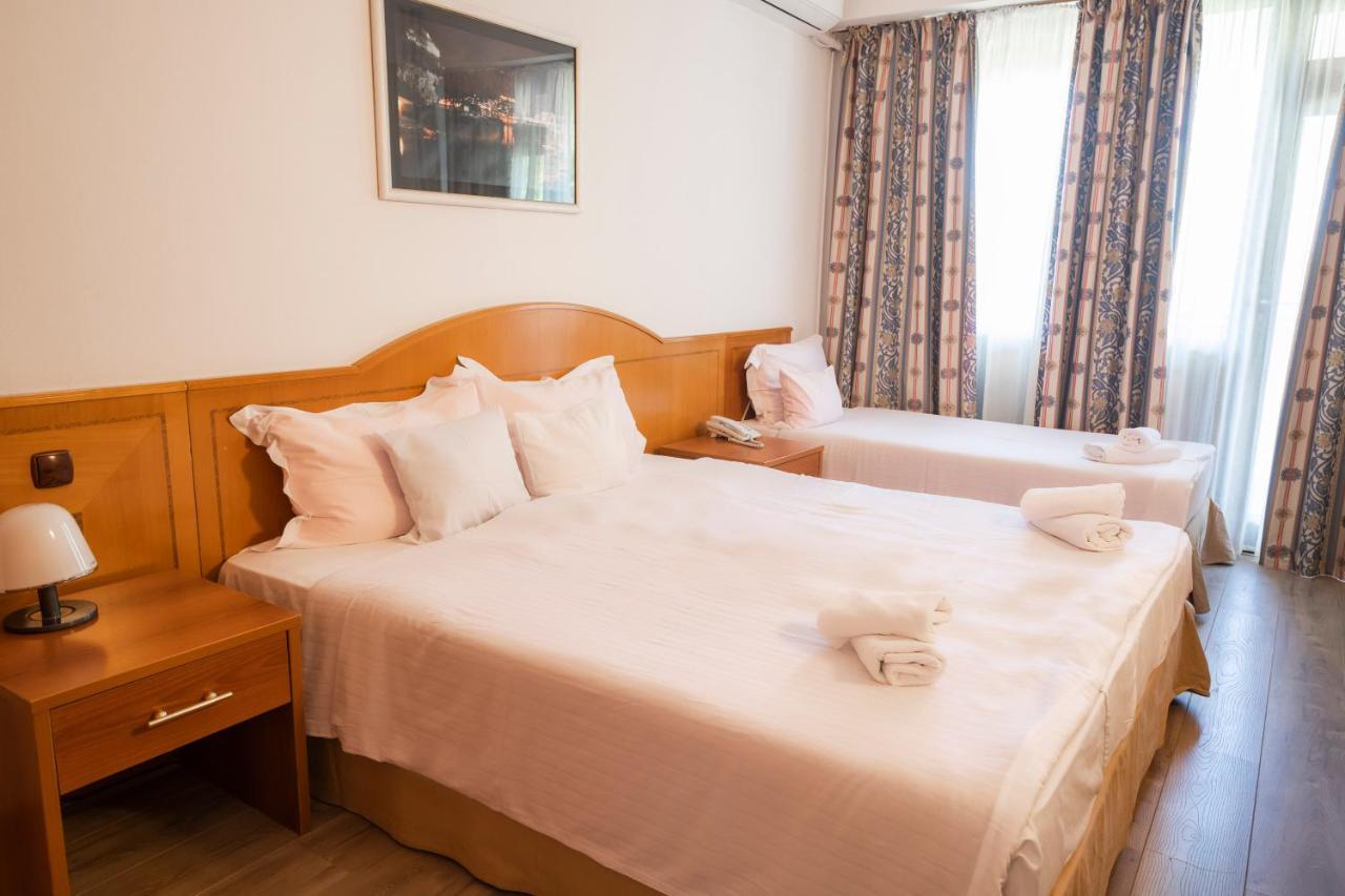 Hotel Tourist - Metropol Lake Resort オフリド エクステリア 写真
