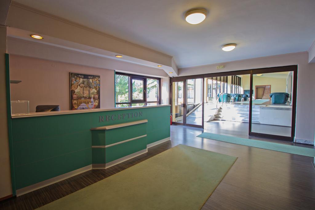 Hotel Tourist - Metropol Lake Resort オフリド エクステリア 写真
